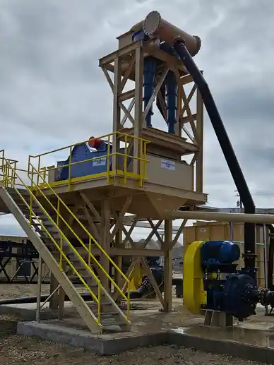 qt=q_31 (1) A large machine is being used to produce gas.